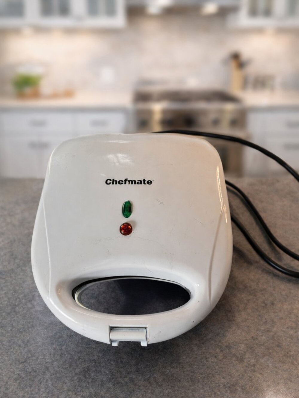 📌 Chefmate 2-Slice Electric Sandwich Maker Stands Upright For Compact Storage